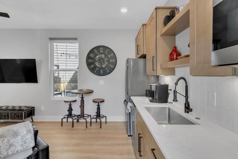 Casa vacanze 10 Min Drive Downtown, Roof Deck, Pet Friendly