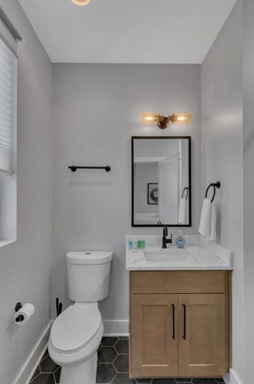 10 Min Drive Downtown, Roof Deck, Pet Friendly Casa vacanze Nashville
